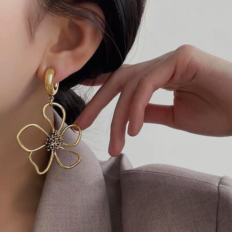 Retro Easy Matching Hollow Flower Earrings