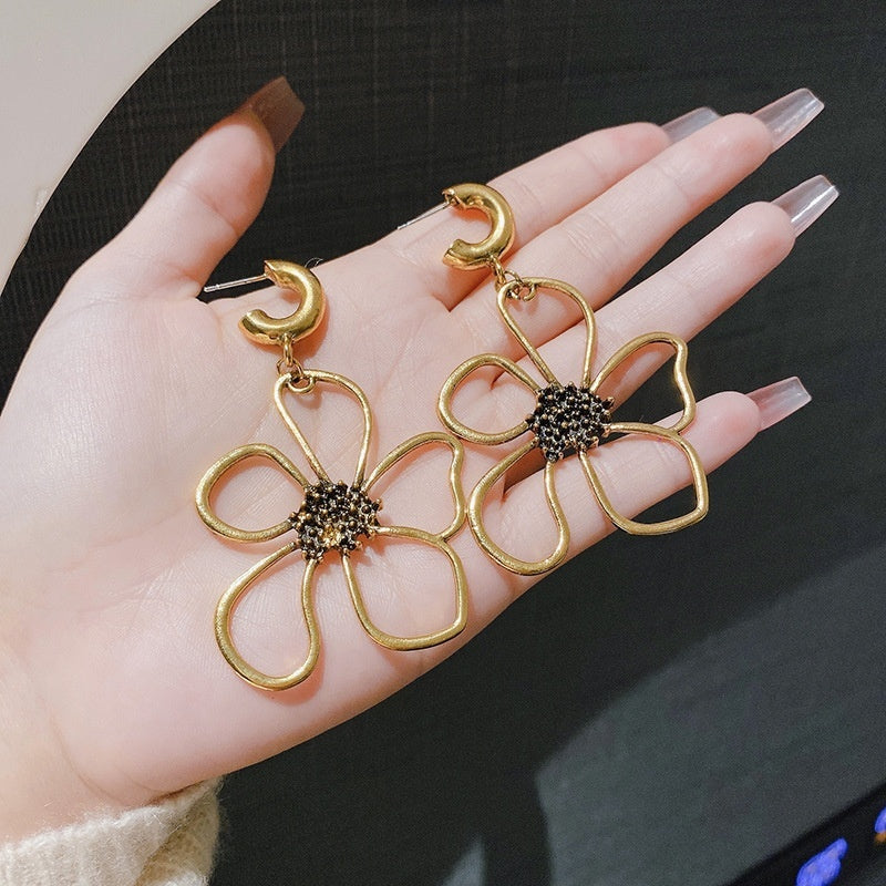 Retro Easy Matching Hollow Flower Earrings